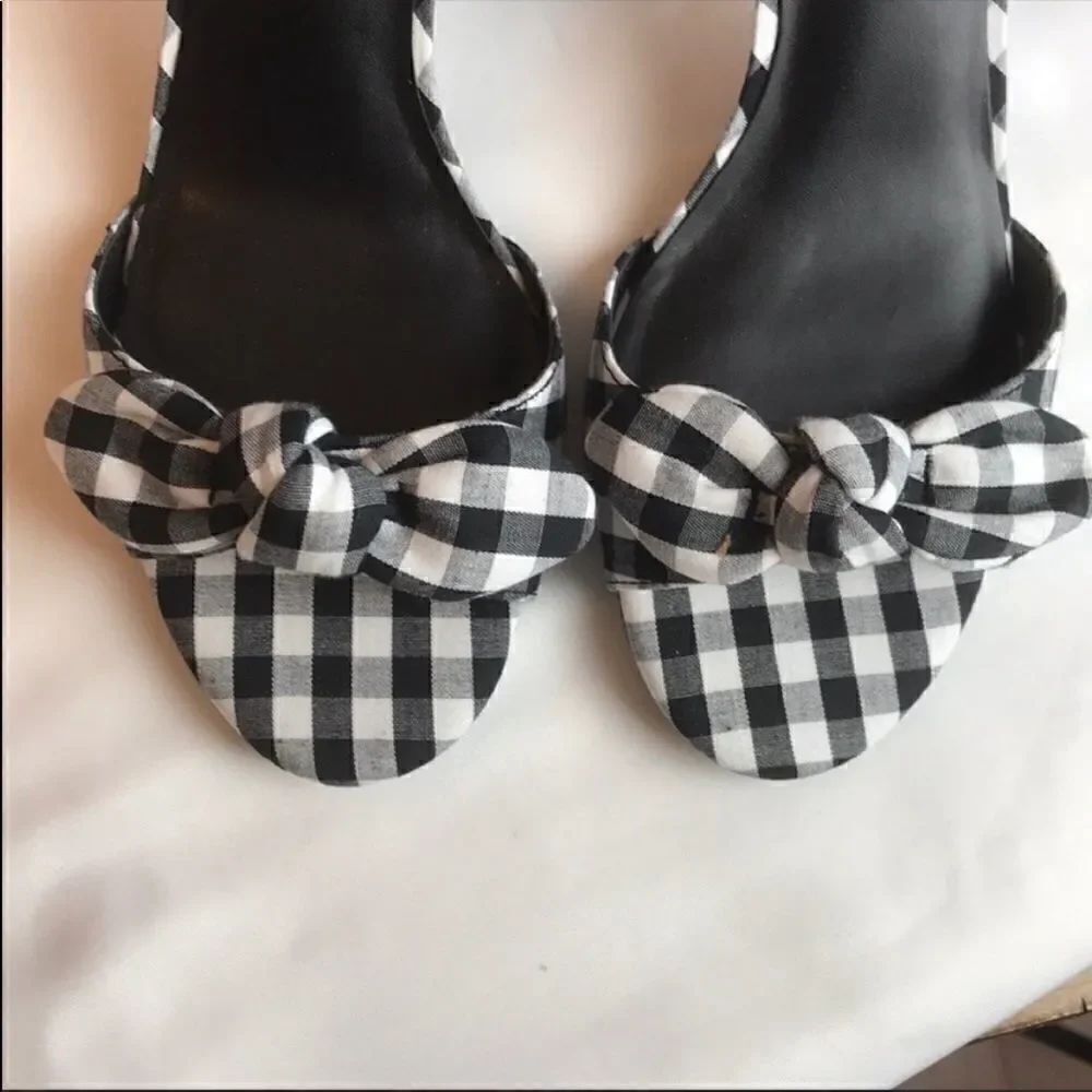 AEROSOLES BELLA BLACK AND WHITE SANDALS. … - Picture 5 of 6
